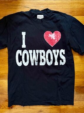 Like New Diamond Cross Ranch I Heart Cowboys' Graphic Tee in Medium